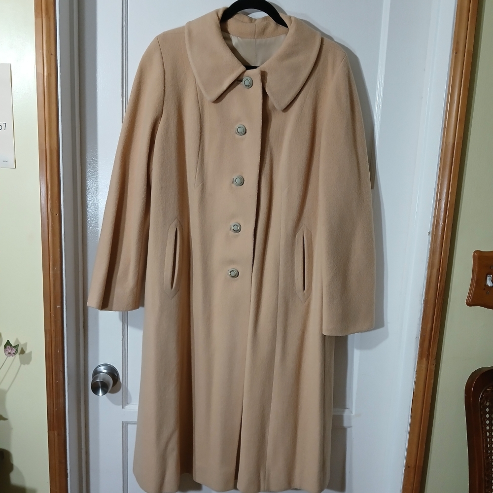 Vintage coat, 1960s/1970s, cream color